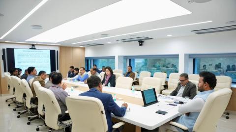 माननीय मंत्री श्री राम मोहन नायडू ने MoCA सचिव श्री समीर कुमार सिन्हा के साथ एक समीक्षा बैठक की अध्यक्षता की